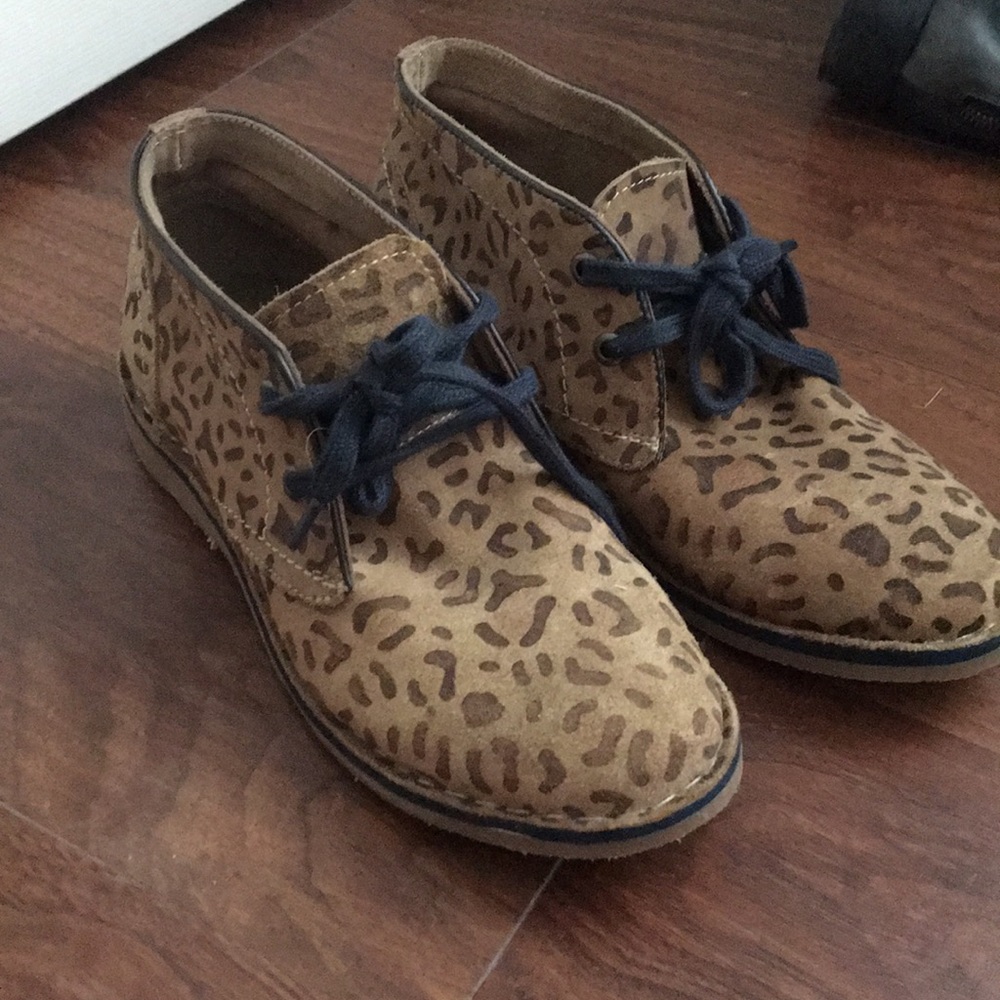 NWOT animal print laced flats